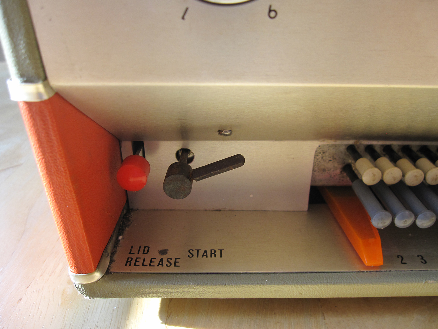 KB Discomatic lid release and start lever
